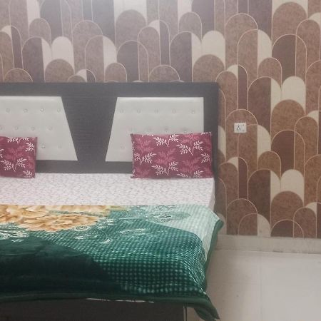 Raj Rajeswari Dharmshala Hotel Ayodhya Ngoại thất bức ảnh