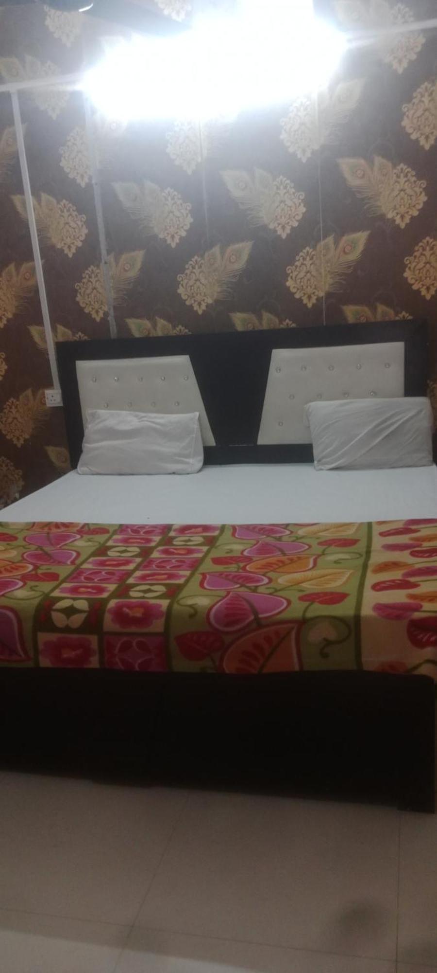 Raj Rajeswari Dharmshala Hotel Ayodhya Ngoại thất bức ảnh